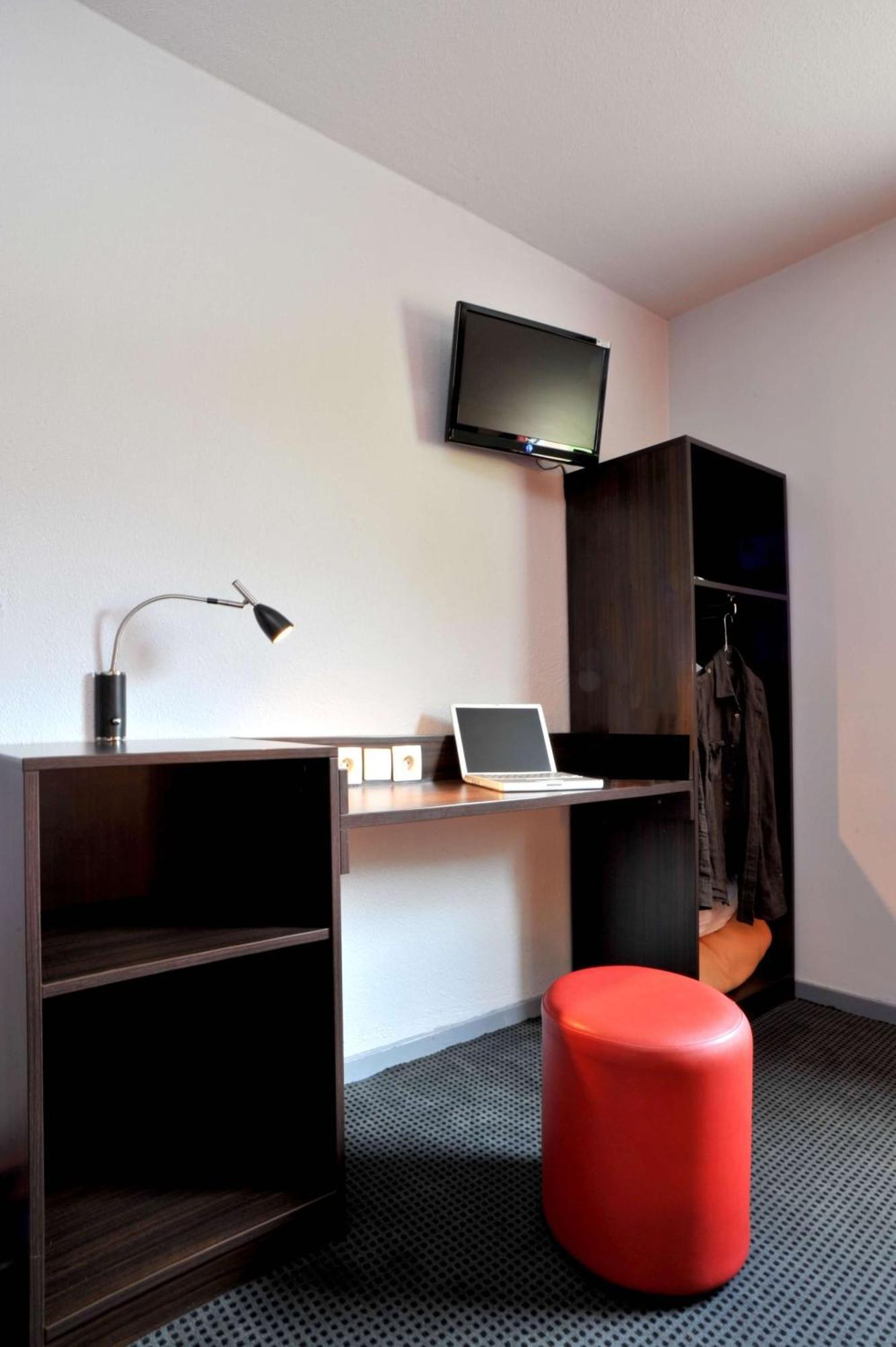 Brit Hotel St-Quentin/Nord Fayet  Exterior foto